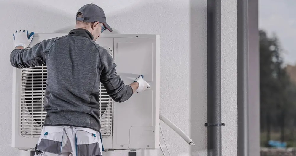 expert holding an AC